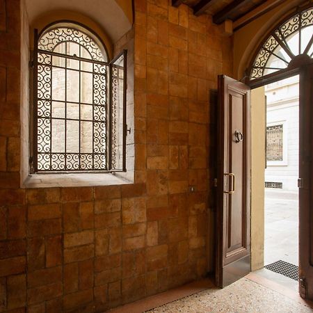 Freedom Suites Parma Bagian luar foto