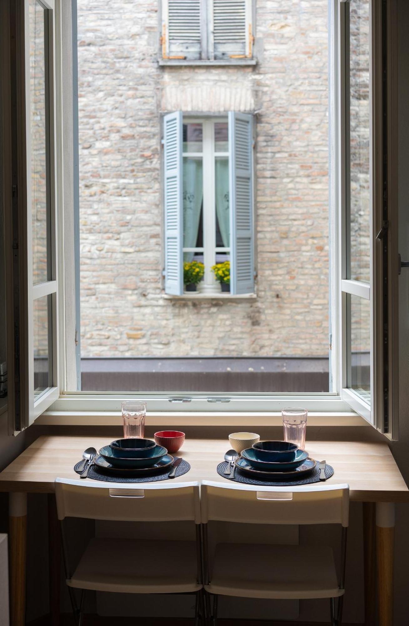 Freedom Suites Parma Bagian luar foto