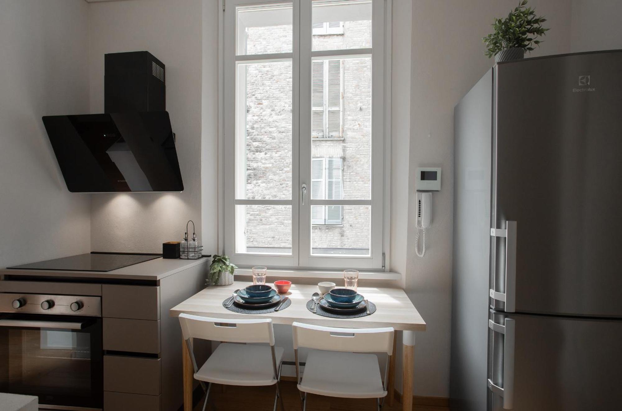 Freedom Suites Parma Bagian luar foto