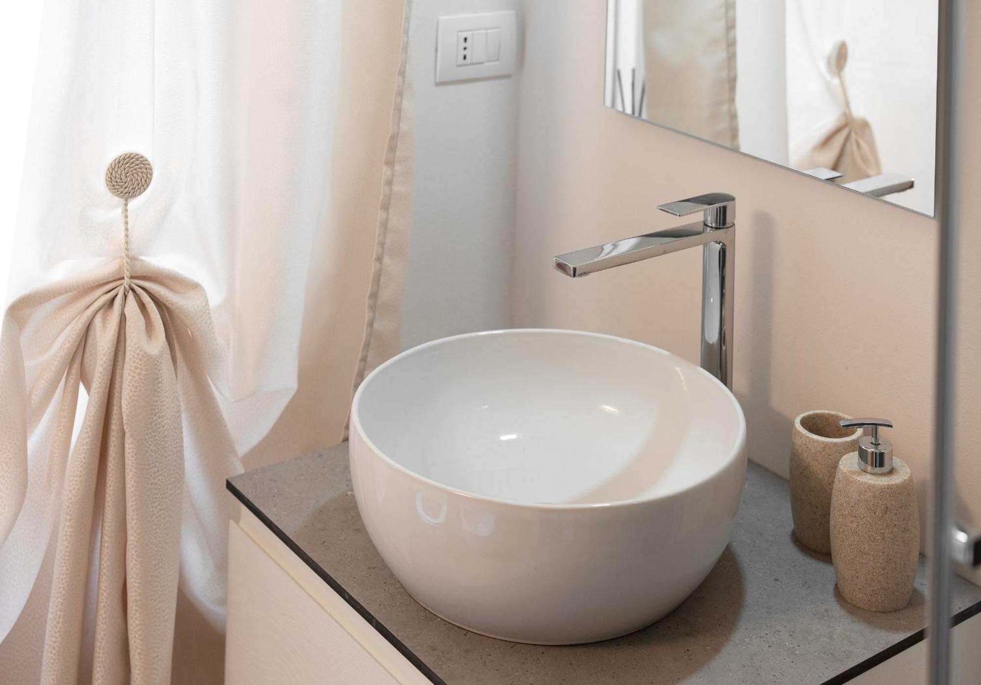 Freedom Suites Parma Bagian luar foto