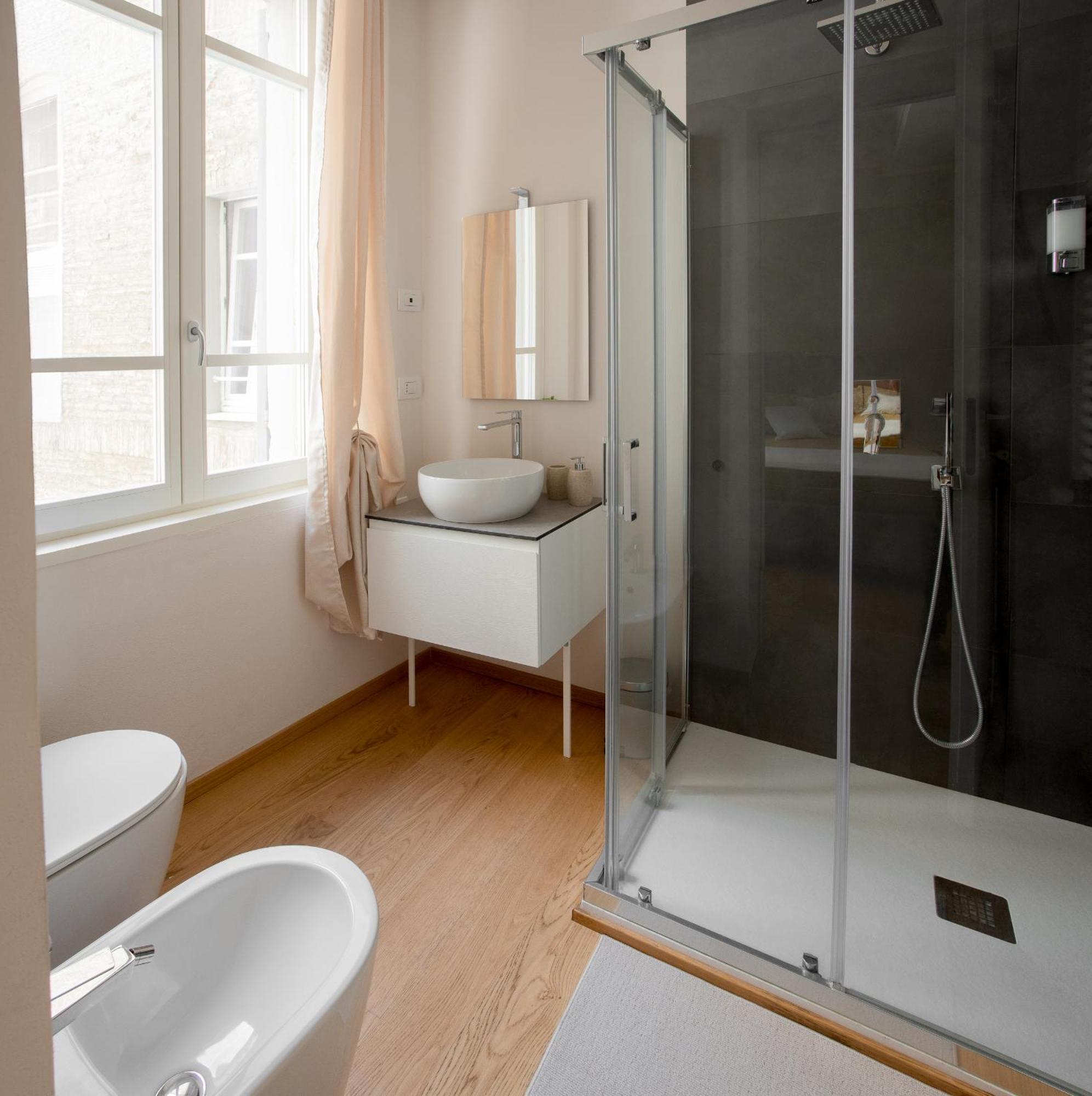 Freedom Suites Parma Bagian luar foto