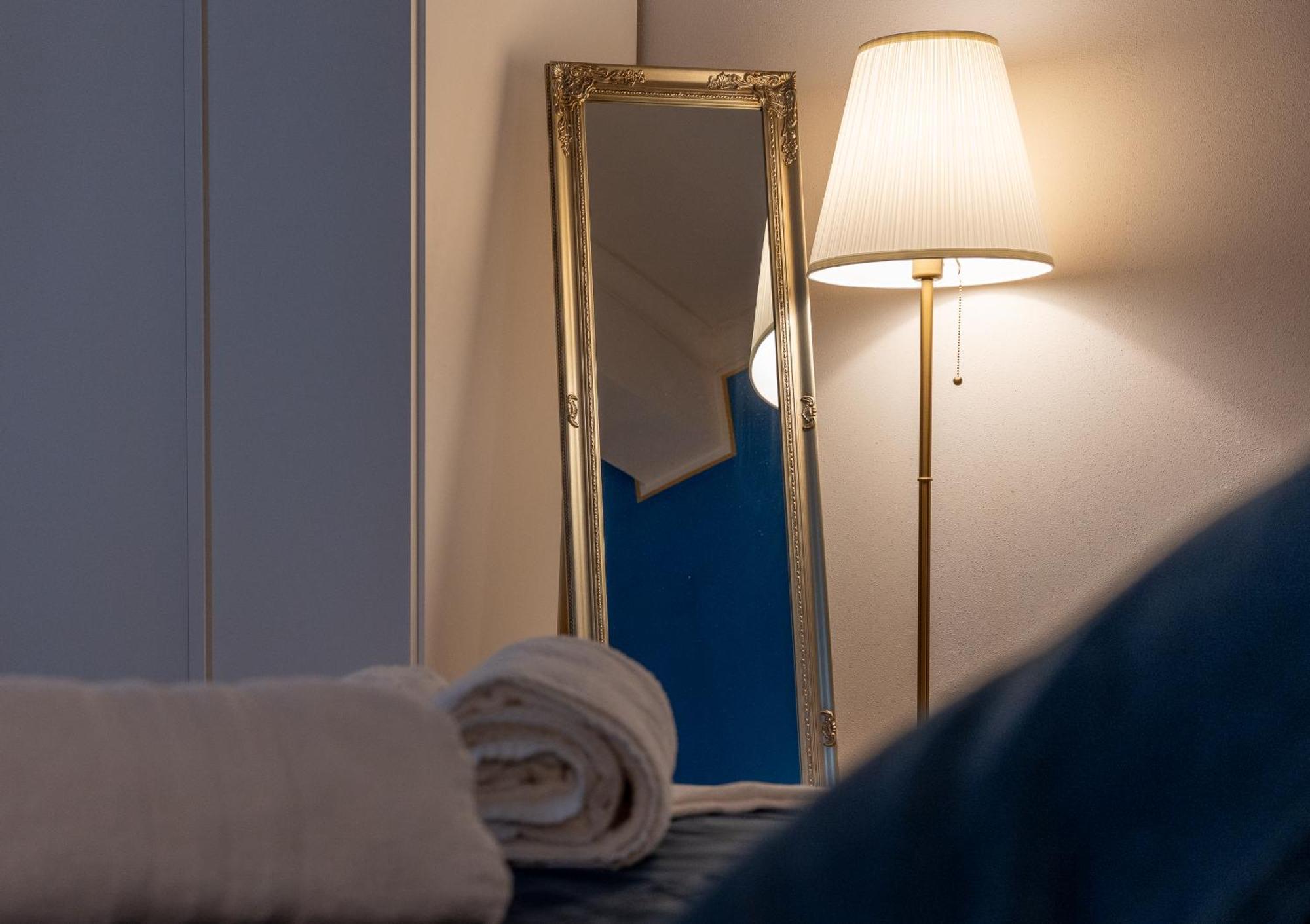 Freedom Suites Parma Bagian luar foto